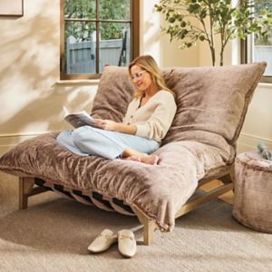 pillowsac-bronze-wombat-phur-lifestyle-image-1